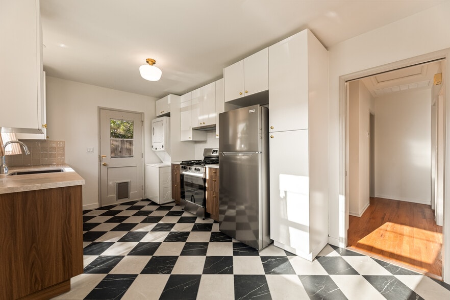 Building Photo - 3205 Fairesta St