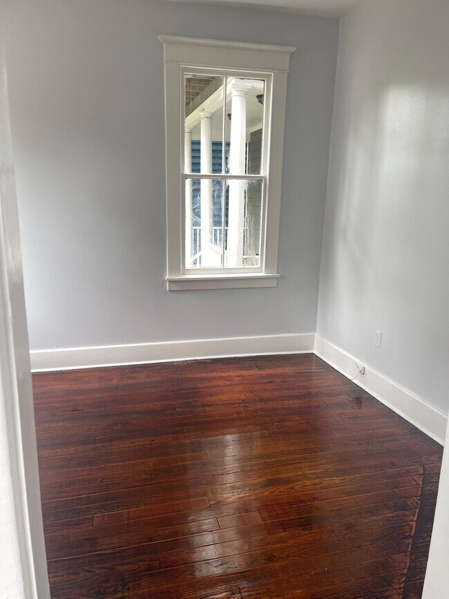 Building Photo - Newly Renovated Tri-Plex Near Forsyth