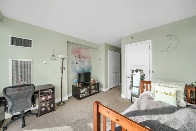 Building Photo - 1 Renaissance Square