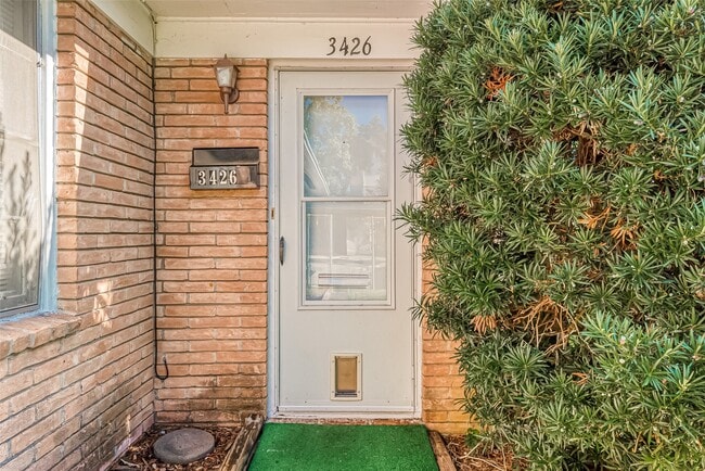 Building Photo - 3426 Bradford St