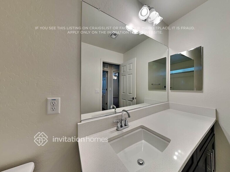 Building Photo - 16436 W La Ventilla Way