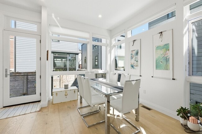 Building Photo - 6 Richardson St