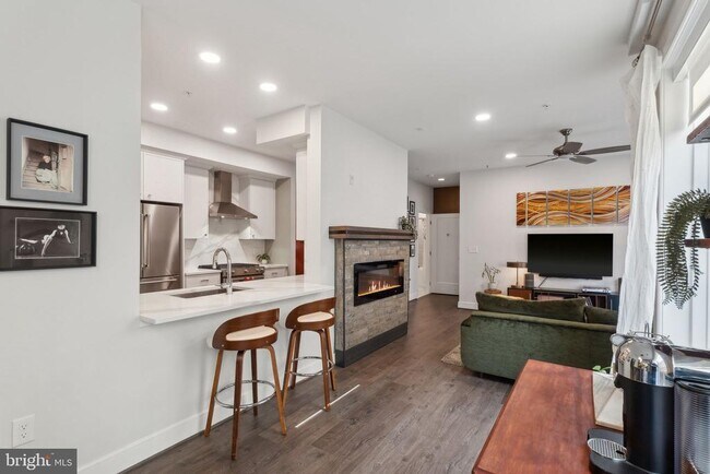 Building Photo - 625 Slaters Ln