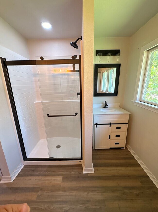Building Photo - 1505 S 49th St