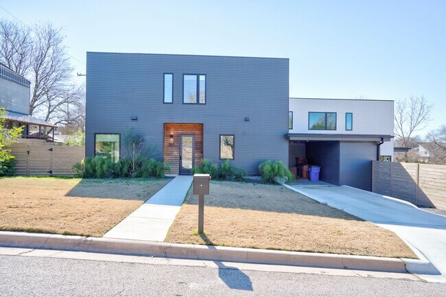 Primary Photo - Spacious 3-Bedroom, 2.5-Bath Contemporary ...