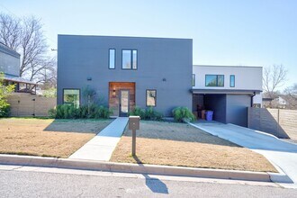 Building Photo - Spacious 3-Bedroom, 2.5-Bath Contemporary ...