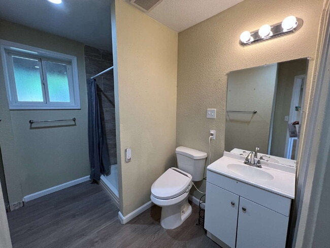 Building Photo - 5 Bedroom Home in Cul-de-sac AVAILABLE NOW!