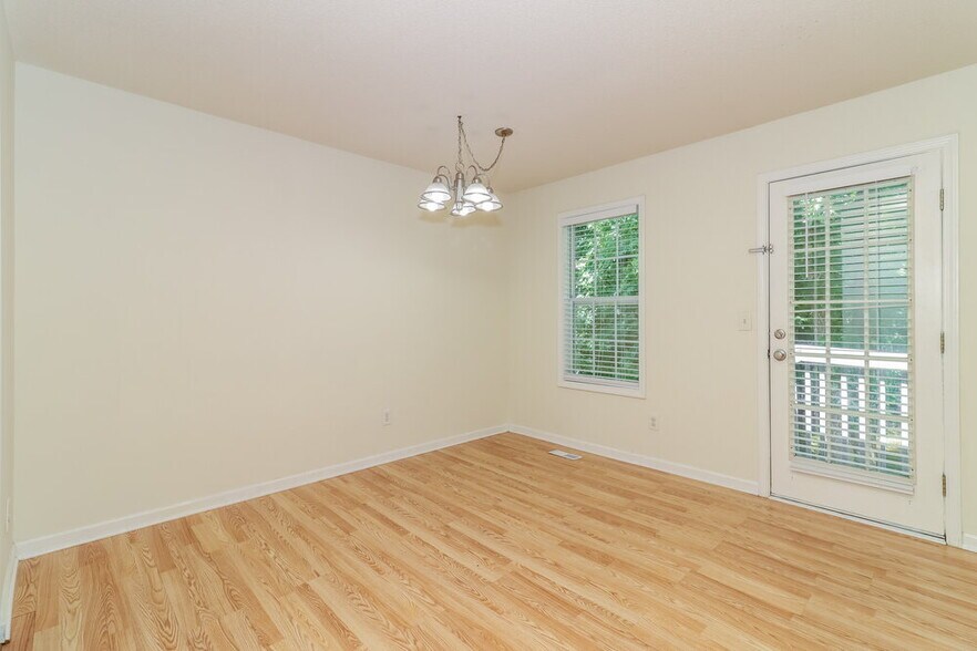 Building Photo - 757 Newport Dr