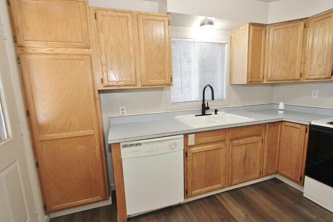 Building Photo - 2303 3rd St S