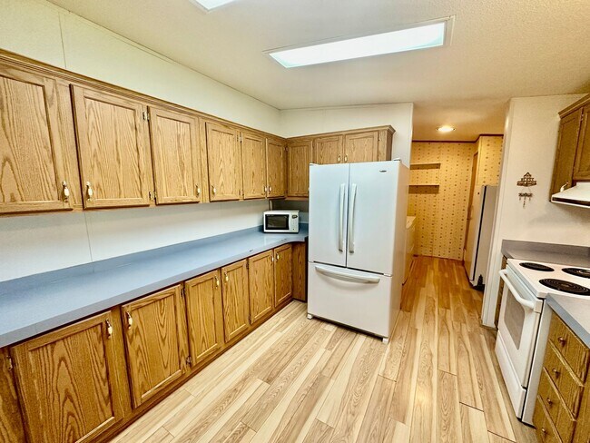 Building Photo - Suncrest Rental