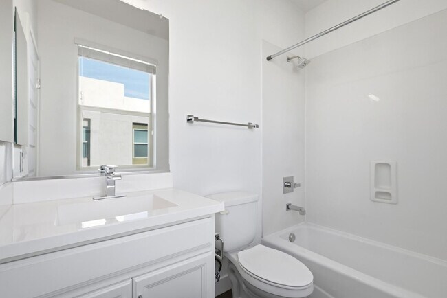 Building Photo - 820 N 8th Ave