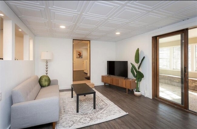 Building Photo - 6 Lambeth Cir