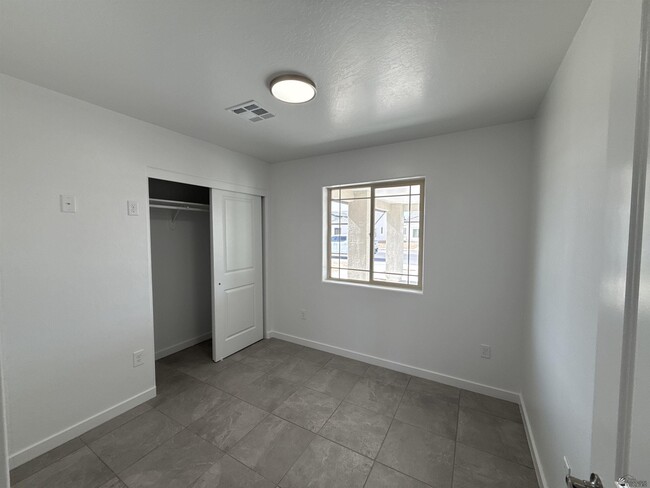 Building Photo - 5048 E Monreal Ln