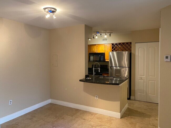 Primary Photo - 2850 N Oakland Forest Dr