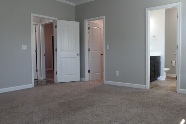 Building Photo - 228 Planters Ridge Dr