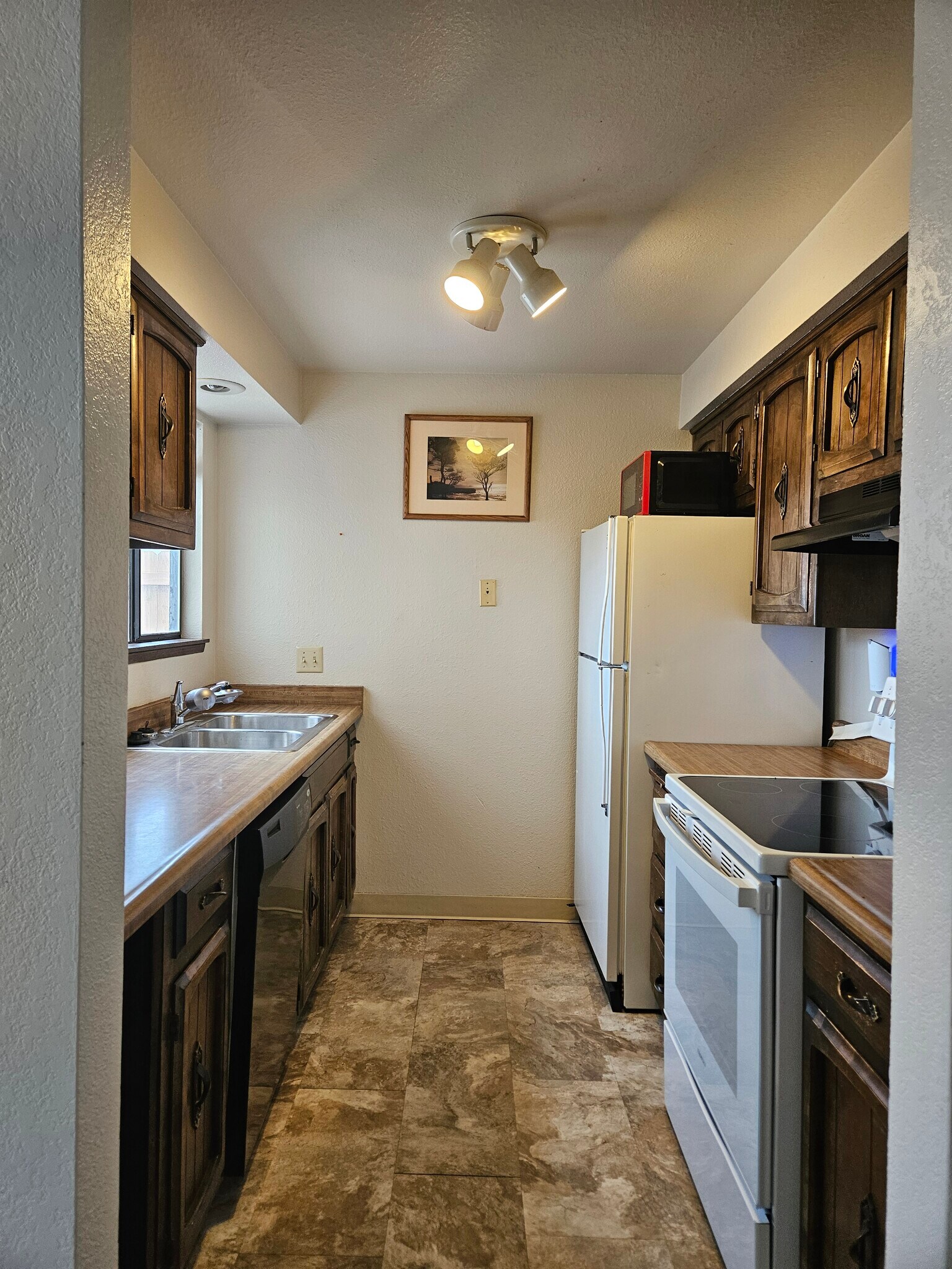 Building Photo - 1839 Peachtree Ln