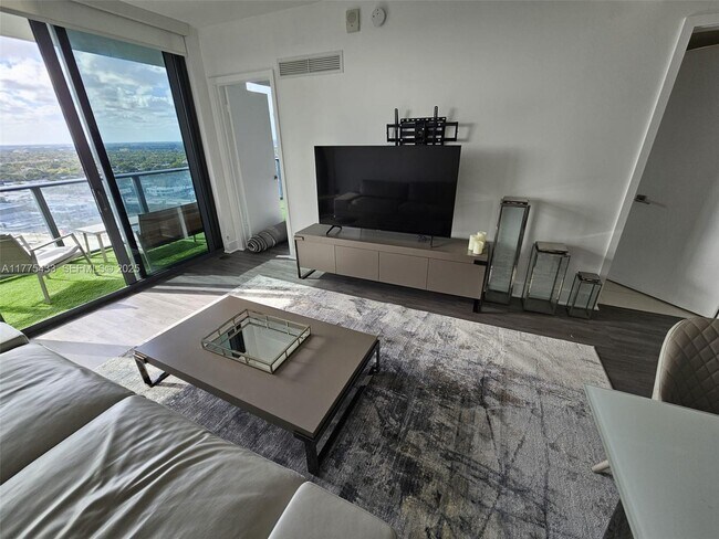 Building Photo - 121 NE 34th St