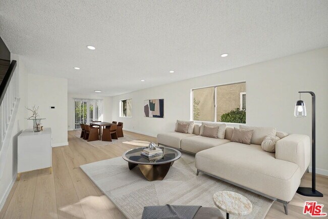 Building Photo - 243 Blanquita Way