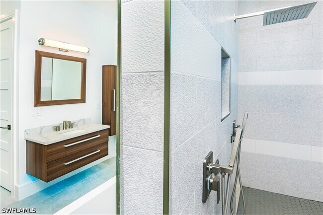 Building Photo - 231 Legacy Ct