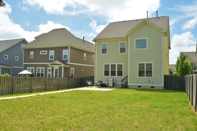 Building Photo - Beautiful, Spacious 4 bedroom 3 bath home ...
