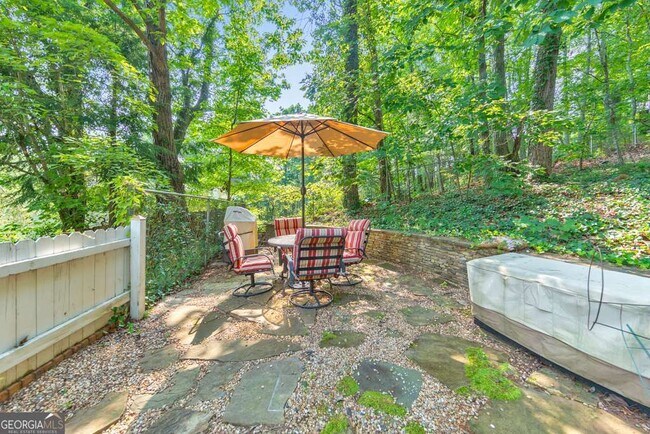 Building Photo - 1502 Rockcrest Way