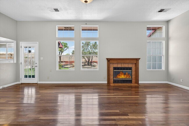 Building Photo - 2413 Agua Fria Dr NE