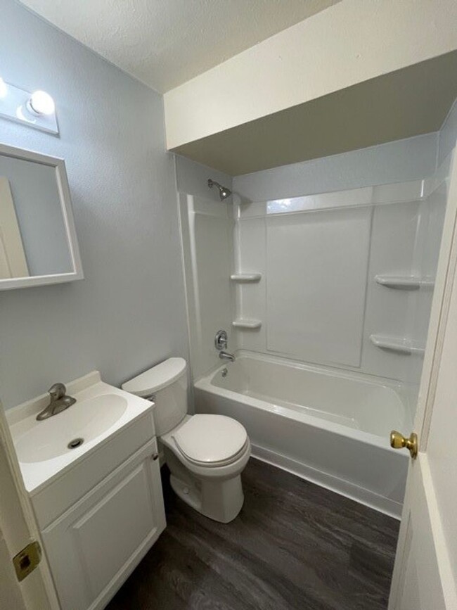 Building Photo - Available NOW! Darling 2 Bedroom Ranch