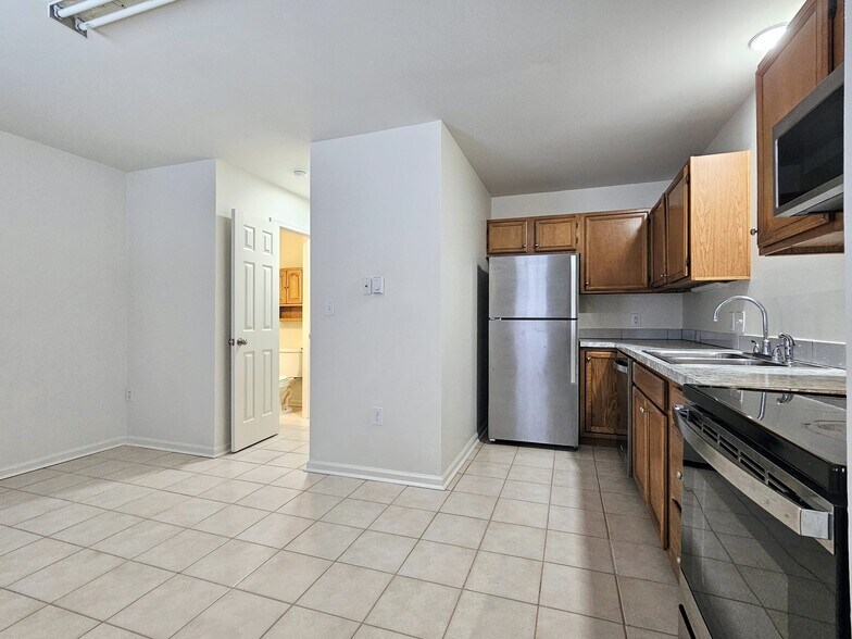 Building Photo - 104 Bradford Dr