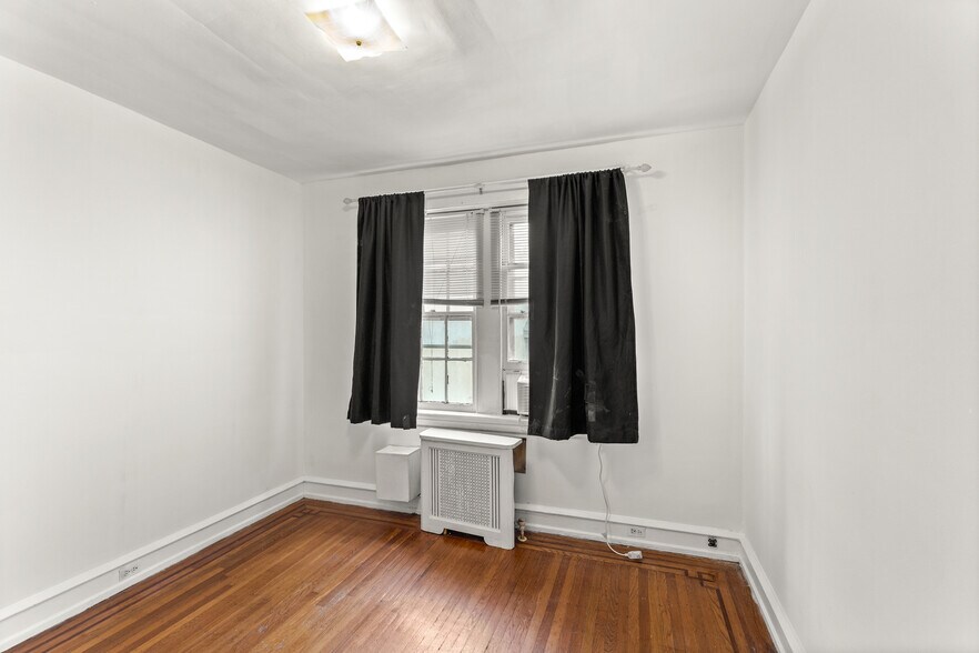 Building Photo - 409 Pine St