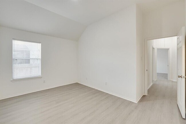 Building Photo - 298 Fall Dr