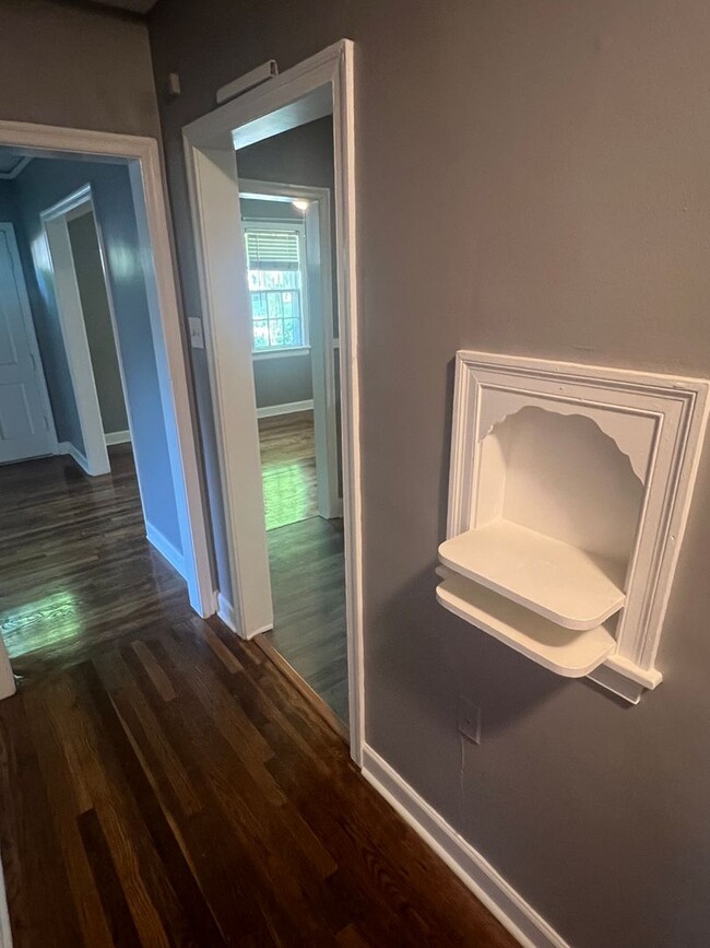 Building Photo - 3 bed, 1 bath near the University of Memphis