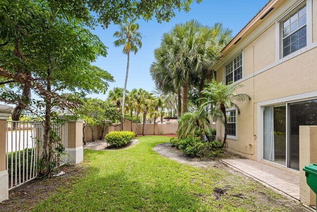 Building Photo - 8401 SW 25th Ct