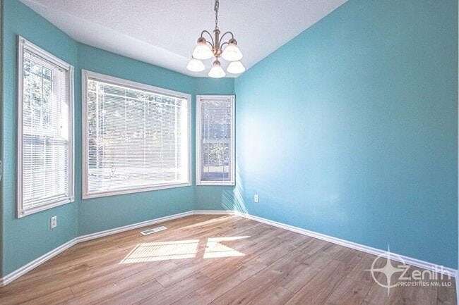 Building Photo - 516 NE 199th St