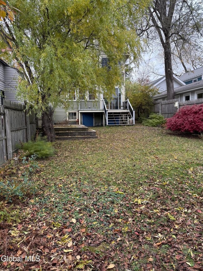 Building Photo - 60 Ash St