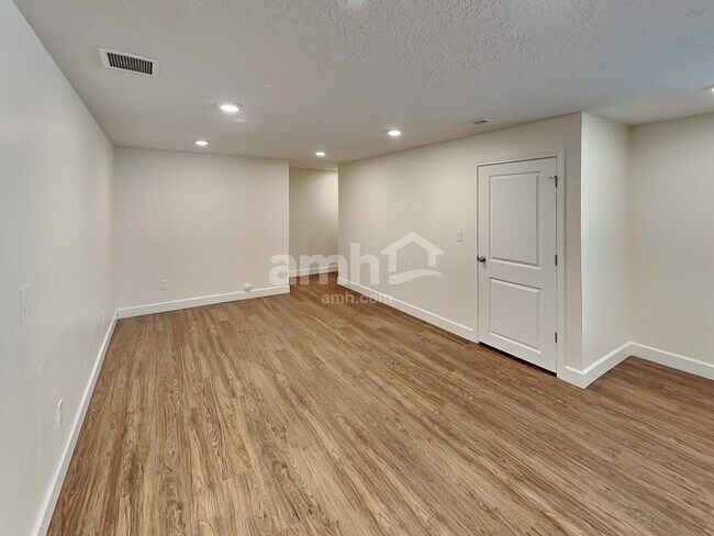 Building Photo - 4383 N Morgan Way