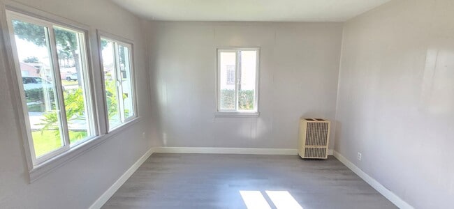 Building Photo - 13109 Barlin Ave