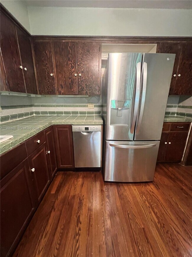 Building Photo - 814 Michigan Ave