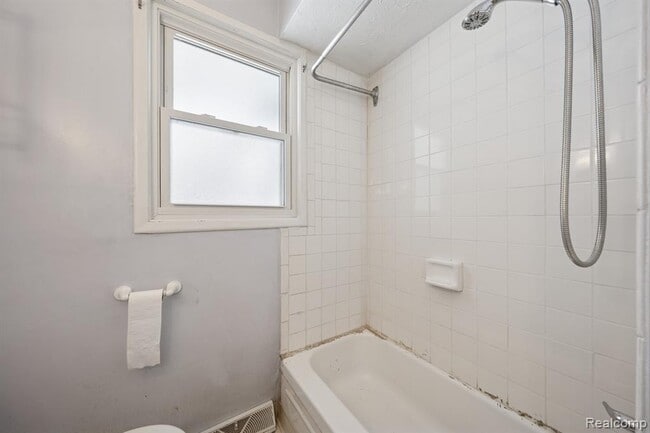 Building Photo - 2266 Newberry Rd