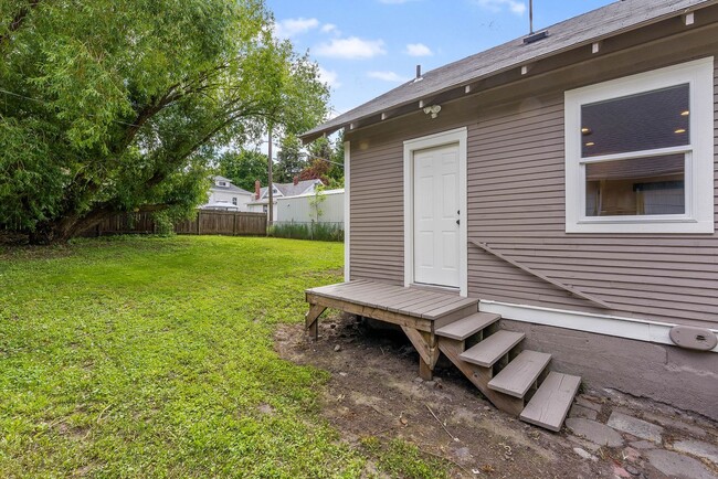 Building Photo - Charming 4 Bed, 2 Bath Home in Spokane!