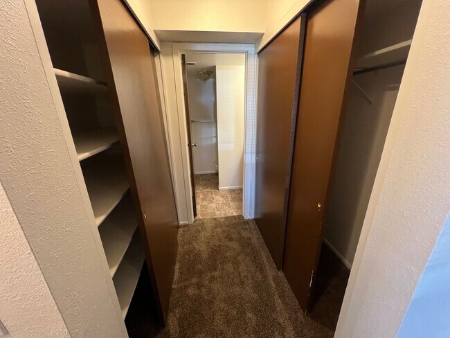 Building Photo - 2 Bed 2 Bath newly remodeled downstairs Unit