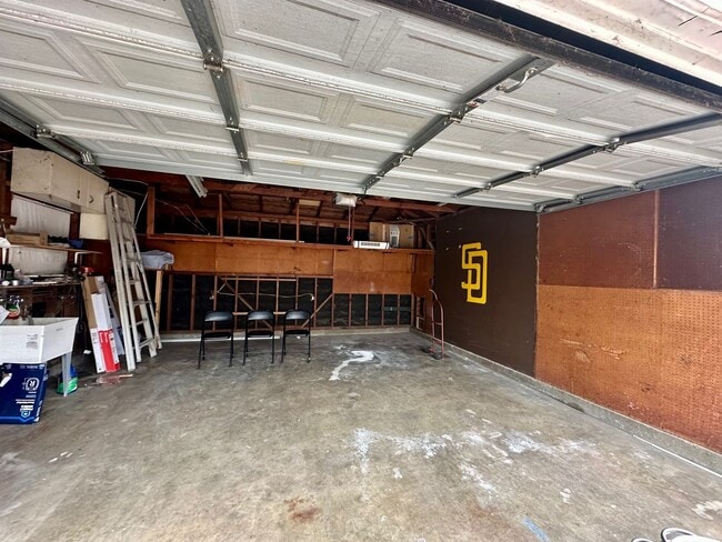 Building Photo - Large home in West Chula Vista
