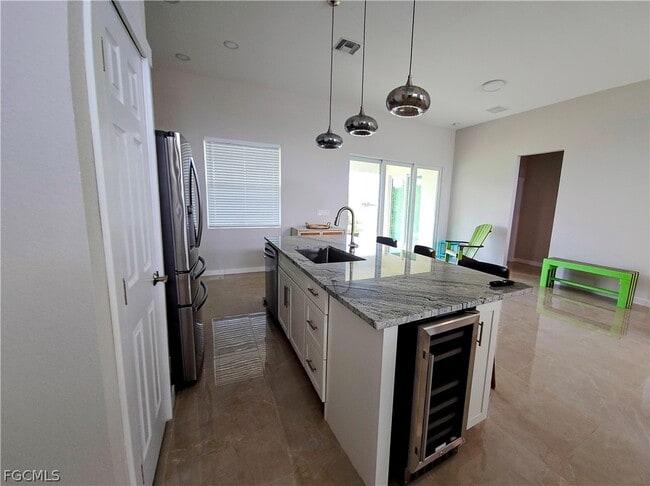 Building Photo - 2116 NE 22nd Ave