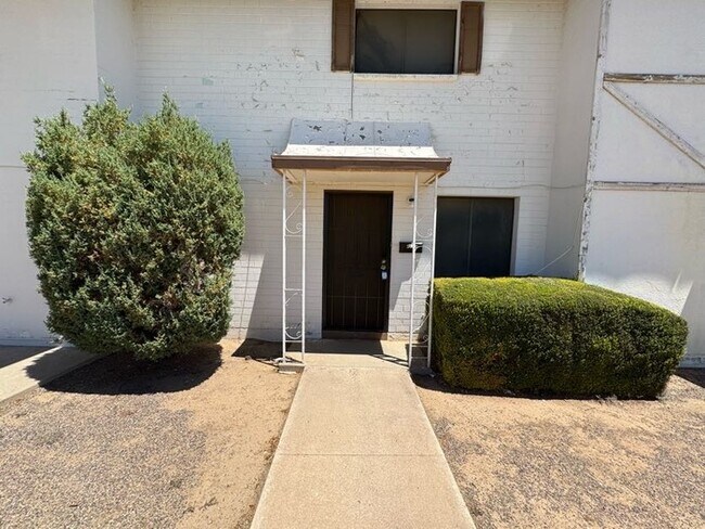 Building Photo - Maryvale 2br townhome