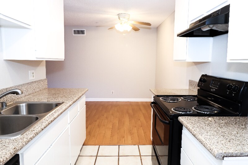 Building Photo - 626 E Verdugo Ave