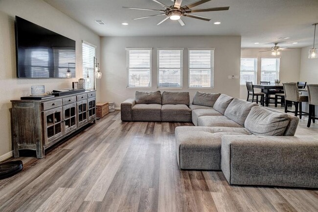 Building Photo - 210 Cold Spg Lp