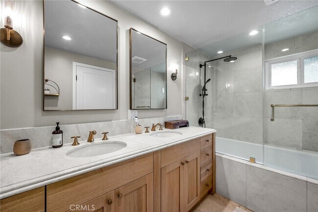 Building Photo - 17152 Escalon Dr