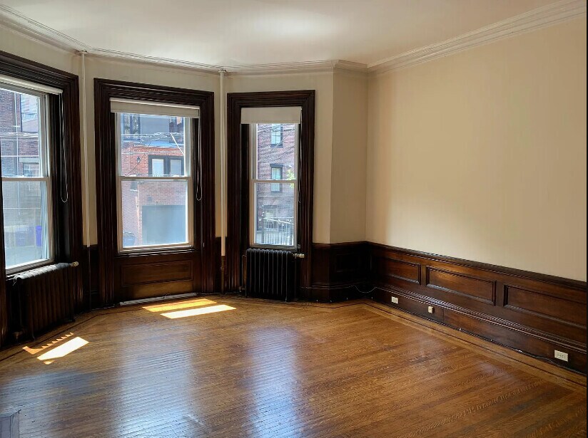 Building Photo - 313 Beacon St