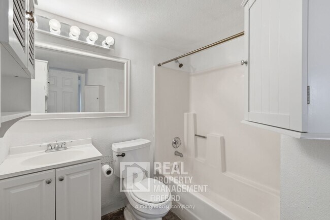 Building Photo - 45 N Phyllis-209