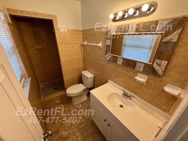 Building Photo - 6132 Oakcrest Cir