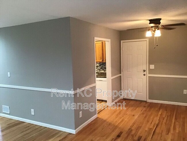 Building Photo - 5034 Hawthorne Ave